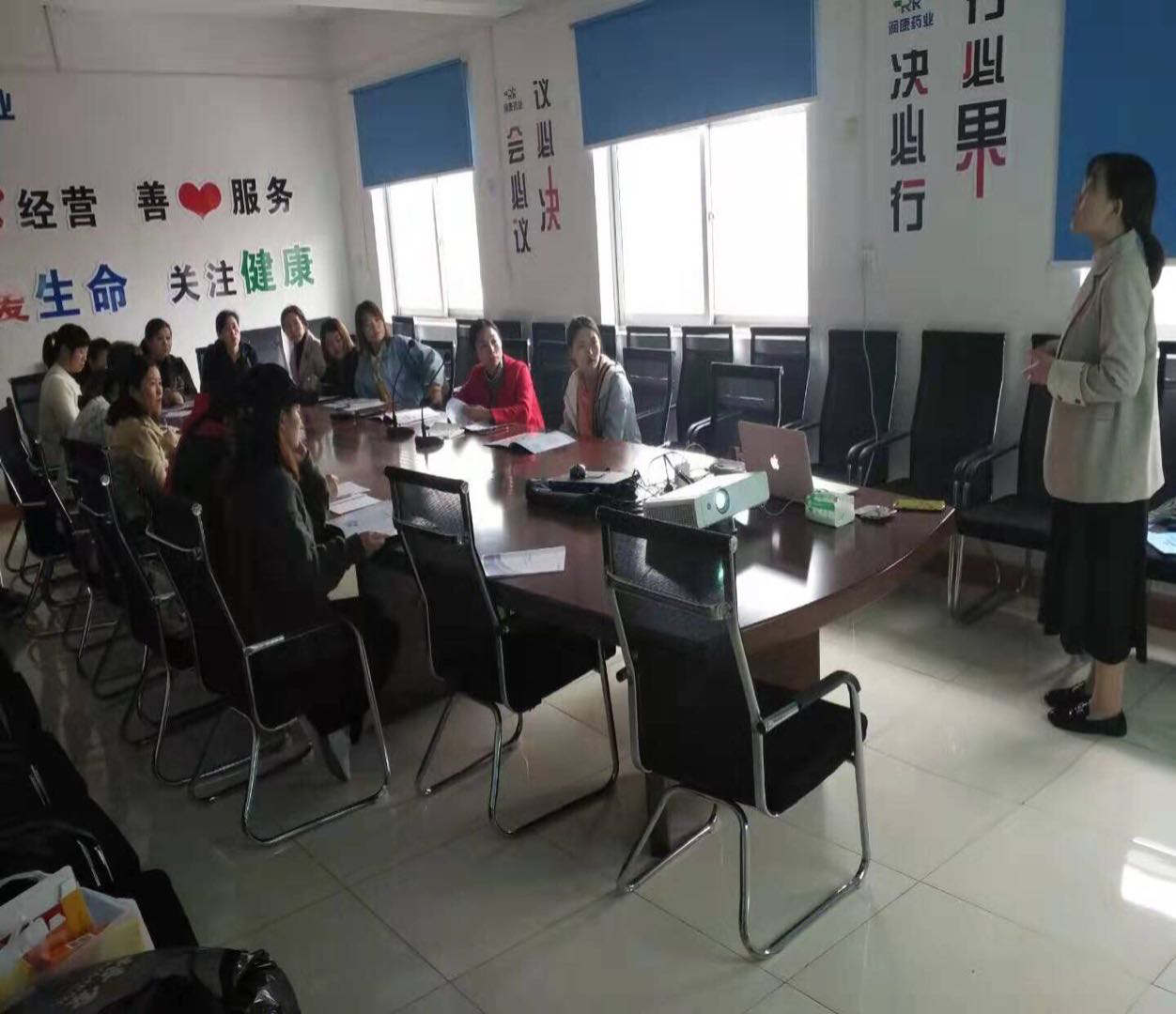 普及產(chǎn)品知識(shí)，推廣特色產(chǎn)品